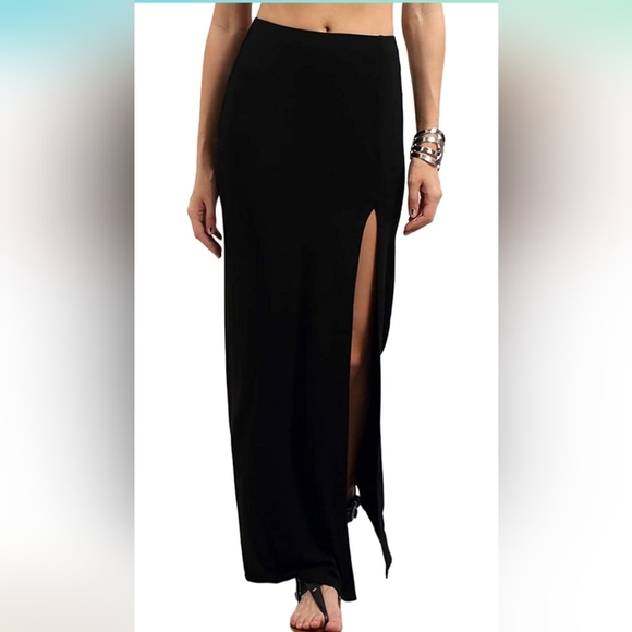 Dresses & Skirts - Black maxi skirt with side split sz lg